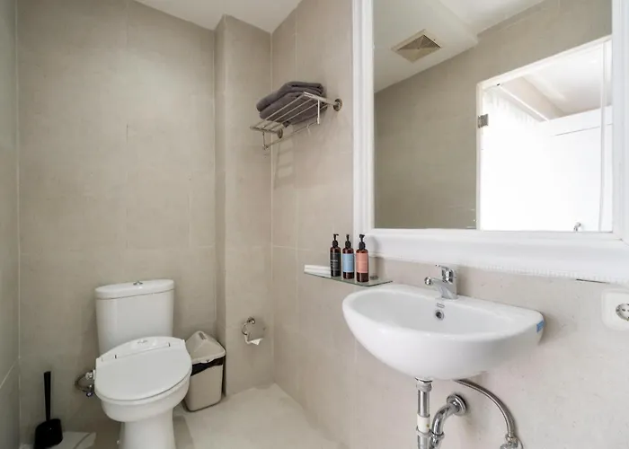 Bustle Base Coliving And Coworking Space Apartahotel Kuta Lombok