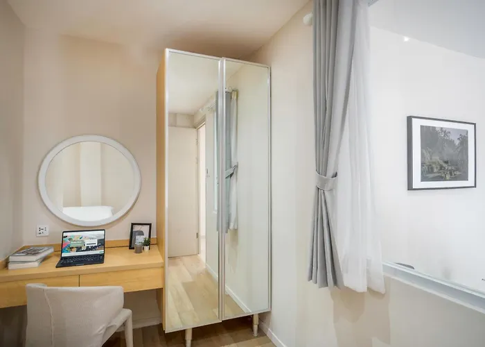 Apartahotel Bustle Base Coliving And Coworking Space 4*
