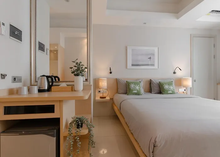 Bustle Base Coliving And Coworking Space Apartahotel