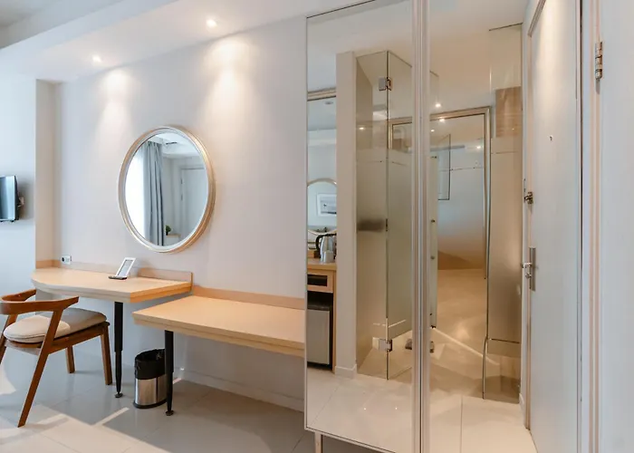 Apartahotel Bustle Base Coliving And Coworking Space Kuta Lombok