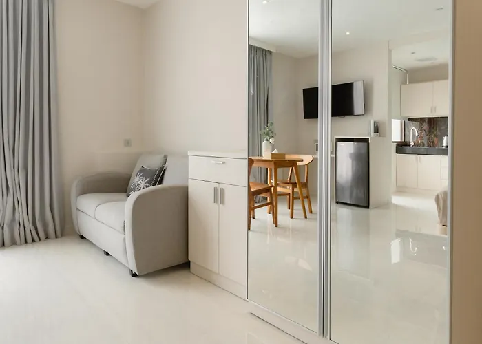 Apartahotel Bustle Base Coliving And Coworking Space Kuta Lombok