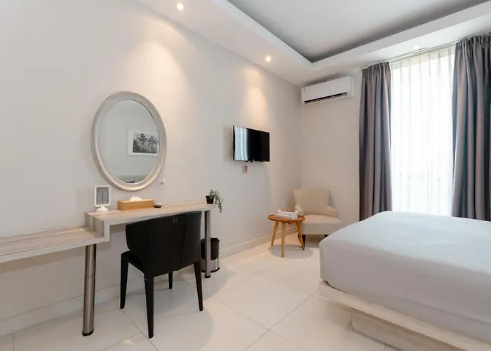 Apartahotel Bustle Base Coliving And Coworking Space 4*