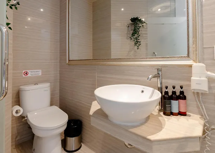 Bustle Base Coliving And Coworking Space 4* Kuta Lombok