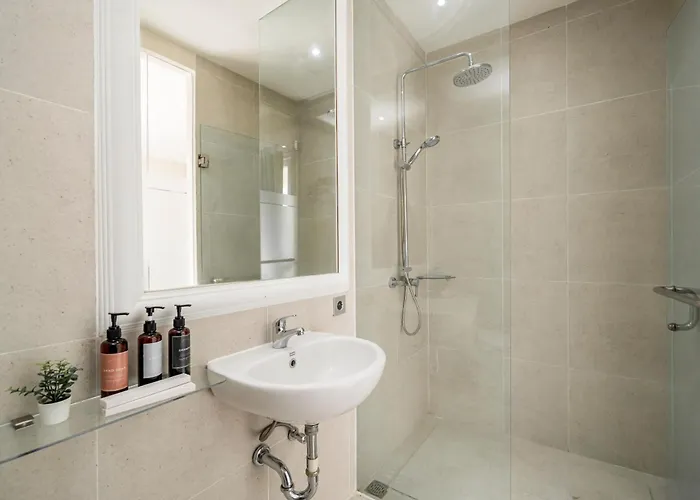 Apartahotel Bustle Base Coliving And Coworking Space 4*